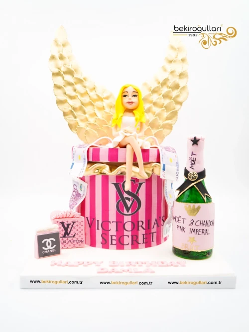 Sarı Saçlı Kadın Figürlü Konsept Pasta