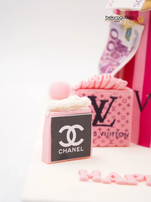 Sarı Saçlı Kadın Figürlü Konsept Pasta