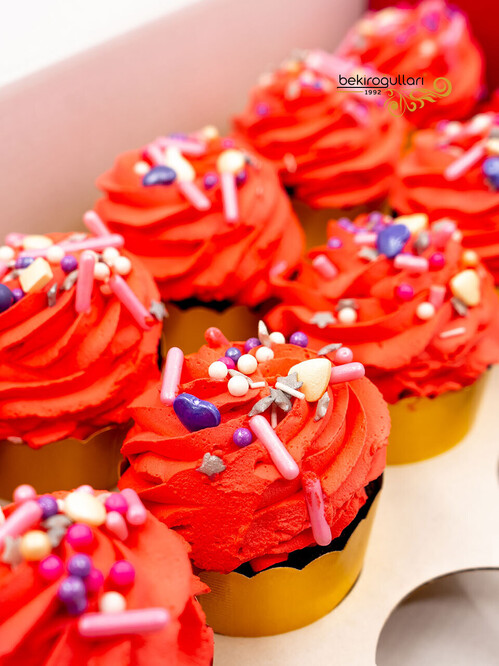 Şeker Süslemeli Cupcake