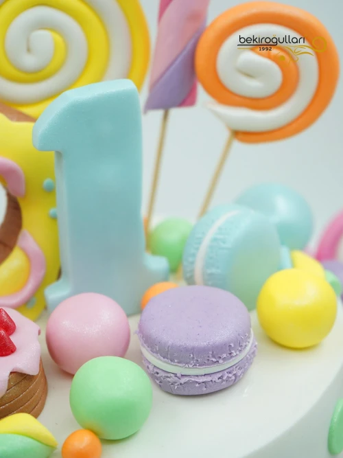 Şeker Ve Donut Süslemeli Butik Pasta