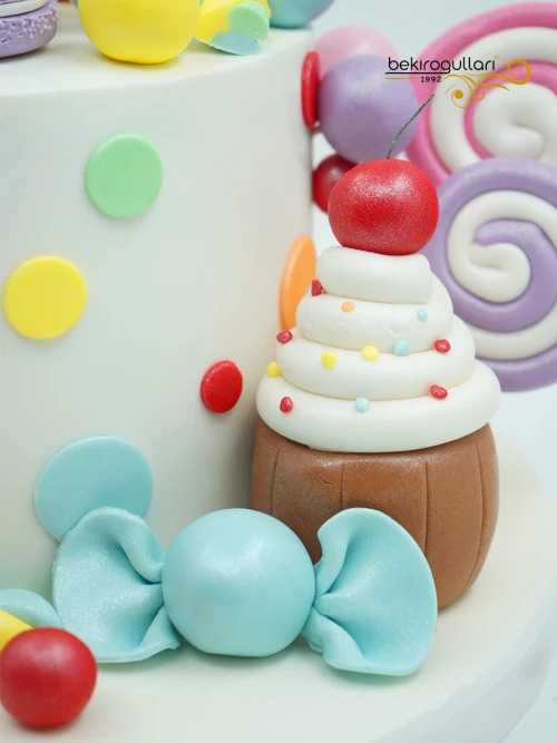 Şeker Ve Donut Süslemeli Butik Pasta