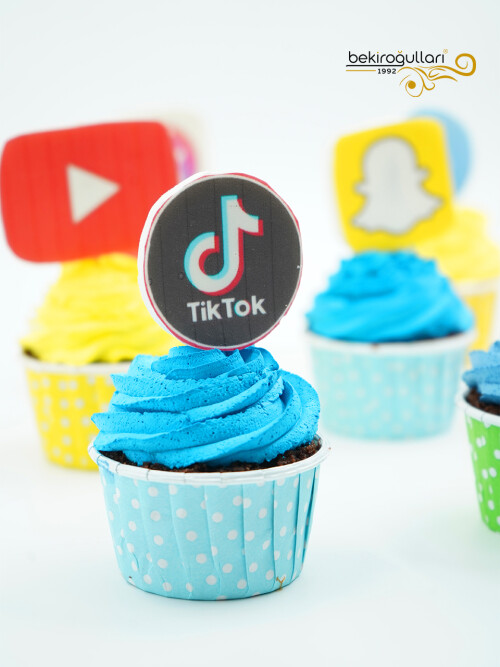 Sosyal Medya Konsept Cupcake