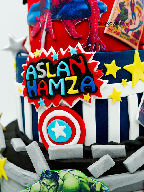 Süper Kahramanlar Tasarım Pasta