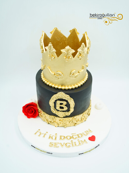 Taç Detaylı Butik Pasta