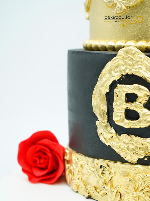 Taç Detaylı Butik Pasta