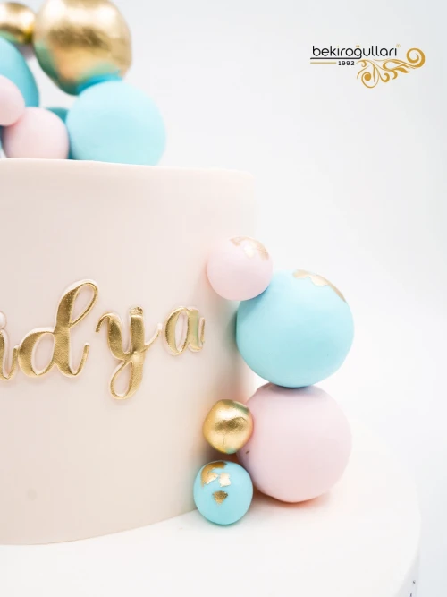 Toplar Ve Gold Detay Butik Pasta