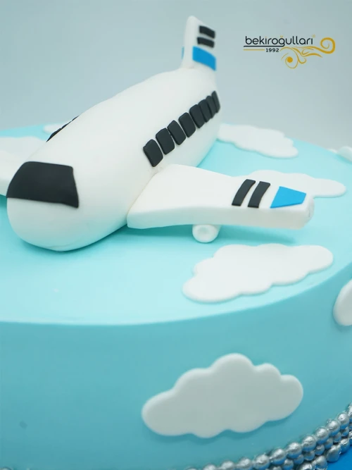 Uçak Figürlü Butik Pasta