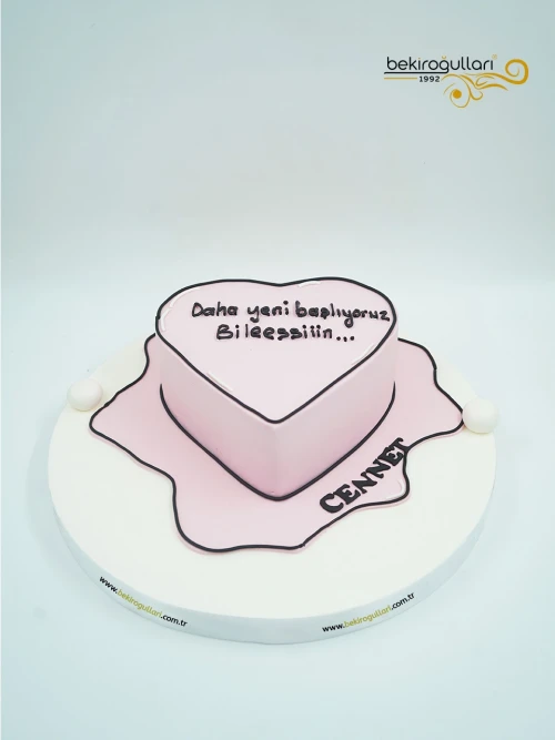 Yazı Detaylı Pembe Pasta