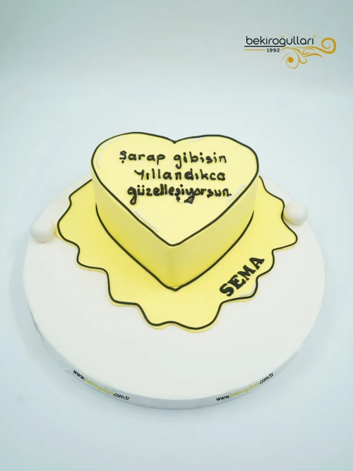 Yazı Detaylı Sarı Pasta