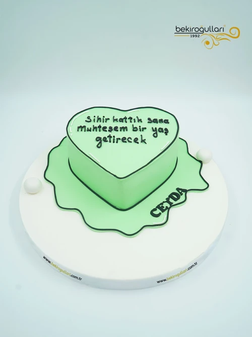 Yazı Detaylı Yeşil Pasta