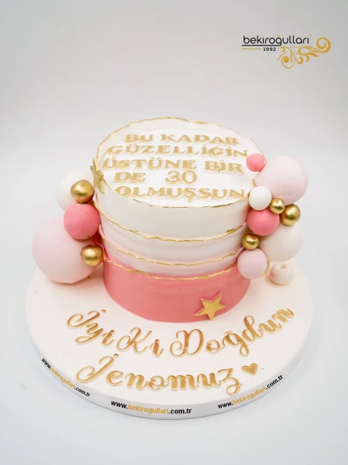 Yazılı Ve Top Süslemeli Butik Pasta