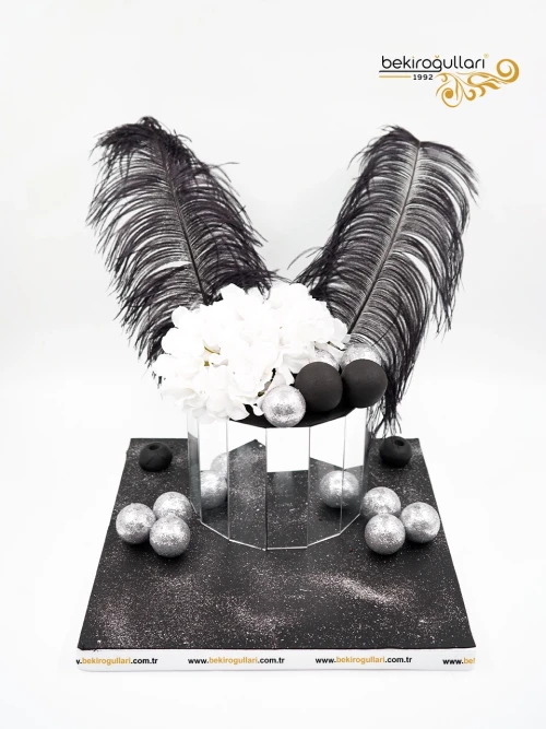 Ayna Ve Gümüş Detay Butik Pasta