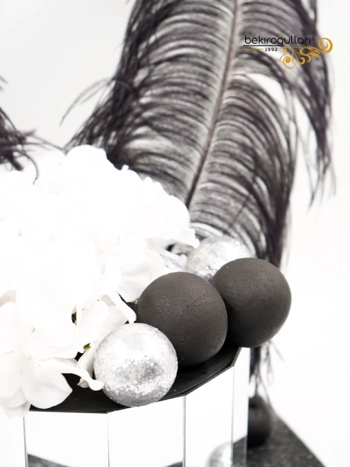 Ayna Ve Gümüş Detay Butik Pasta