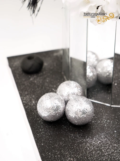 Ayna Ve Gümüş Detay Butik Pasta