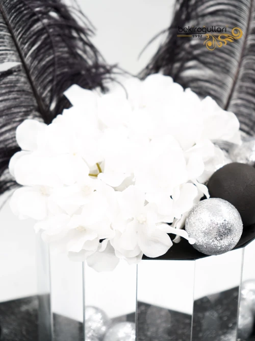 Ayna Ve Gümüş Detay Butik Pasta