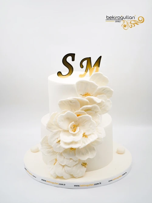 Beyaz Ve Gold Söz Nişan Pastası