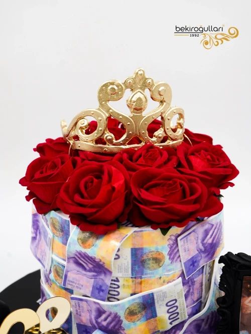 Gül Ve Taç Detay Butik Pasta