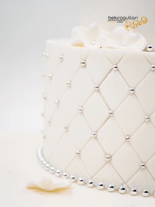 Gümüş Detay Nişan Pastası