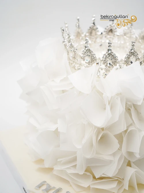 Gümüş Taç Detay Konsept Pasta