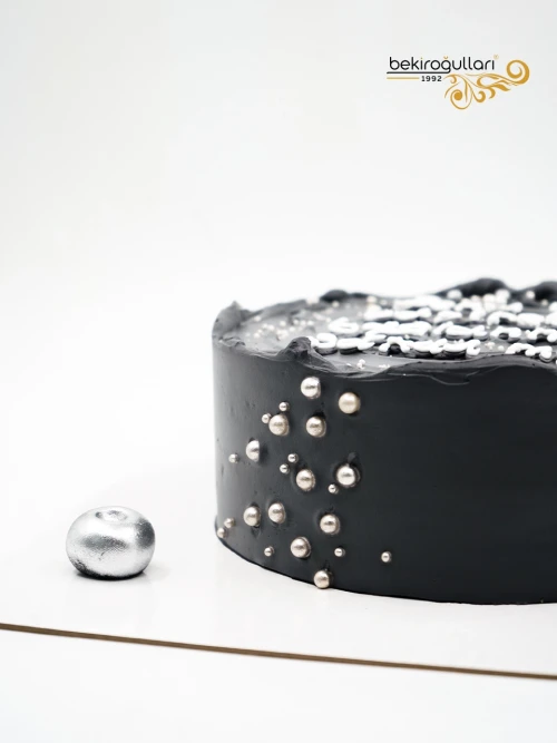 Gümüş Ve Siyah Detay Naked Pasta