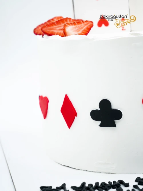 İskambil Kağıdı Detay Butik Pasta