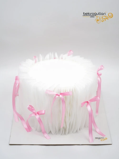 Kurdele Detay Beyaz Konsept Pasta