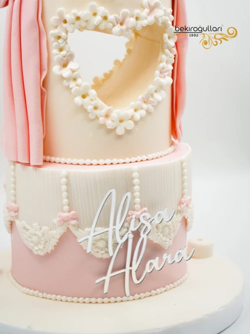 Kurdele Ve Kalp Detay Konsept Pasta