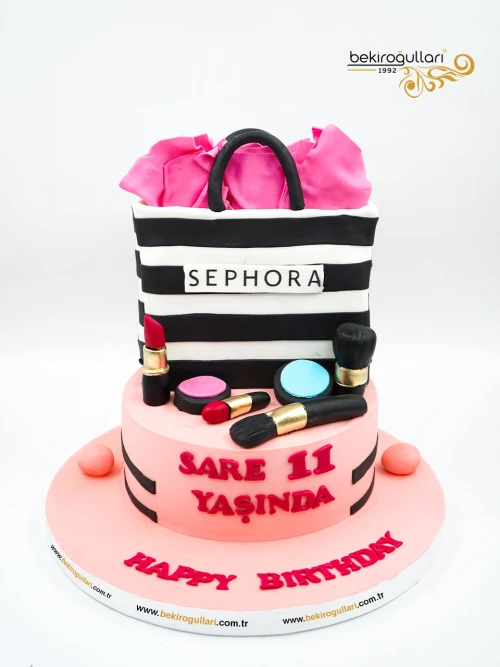 Makyaj Malzemeleri Konsept Tasarım Pasta