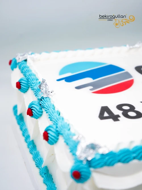 Marka Özel Tasarım Kare Resimli Pasta