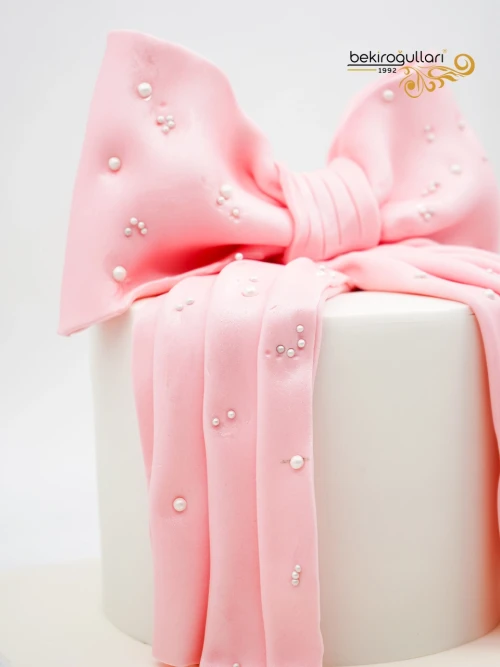 Pembe Kurdele Detay Tasarım Pasta