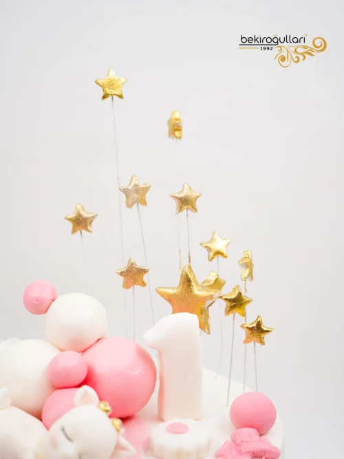 Pembe Ve Beyaz Detay Tasarım Pasta