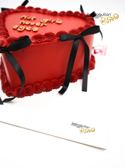 Siyah Kurdele Detay Kırmızı Naked Pasta