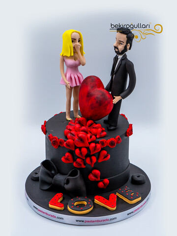 Aşk Temalı Sevgili Figürlü Pasta