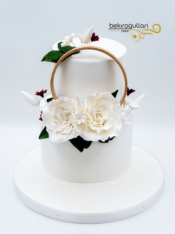 Beyaz Çiçekler Minimal Pasta