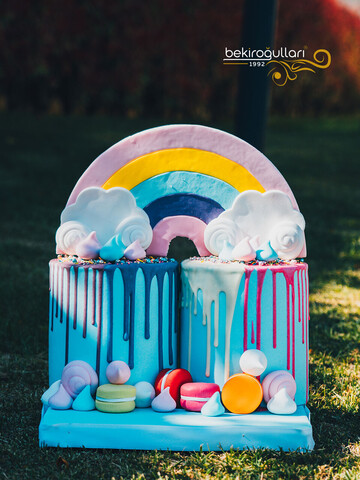 Gökkuşağı Kremalı Konsept Pasta