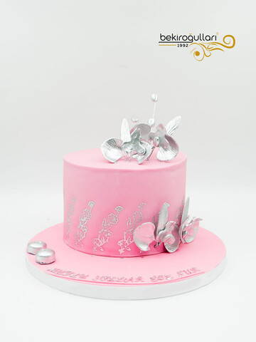 Gümüş Detaylı Butik Pasta