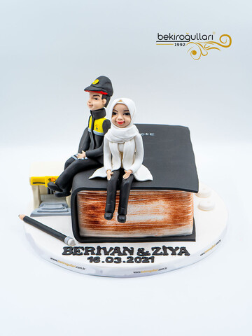 Kitap Konseptli Figürlü Pasta