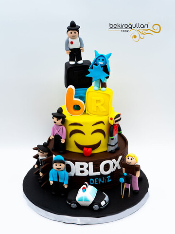 Küçük Figürler Ve Küpler Konsept Pasta