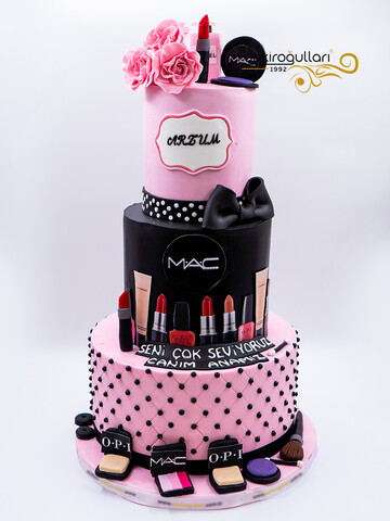 Makyaj Ürünleri Puantiye Detaylı Konsept Pasta