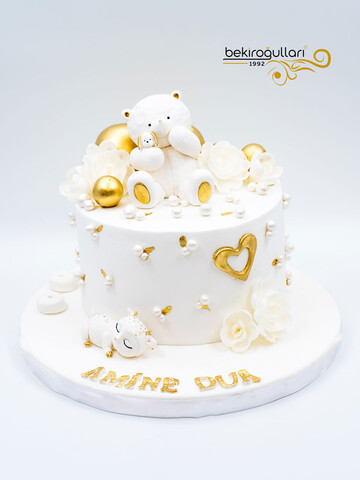 Minimal Beyaz Ayıcıklı Konsept Pasta