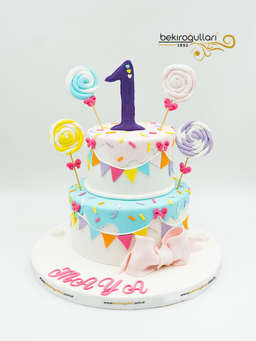 Renkli Süslemeli Konsept Pasta