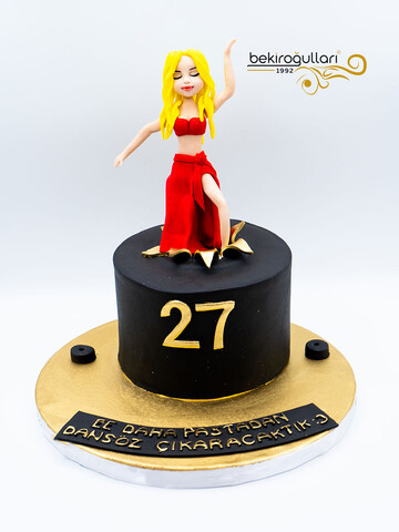 Sarı Saçlı Kadın Figürlü Konsept Pasta