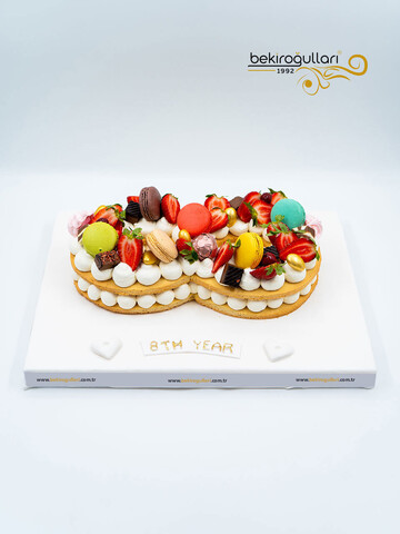 Sekiz Rakamlı Meyveli Konsept Pasta