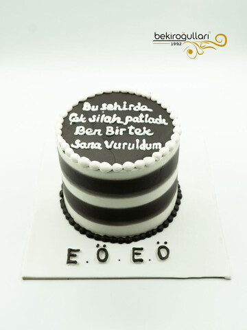 Siyah ve Beyaz Naked Konsept Pasta