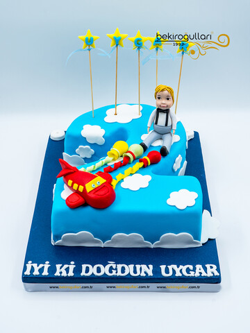 Uçak ve Erkek Figürlü 2 Yaş Pasta