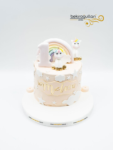 Unicorn ve Bulutlar Konsept Pasta