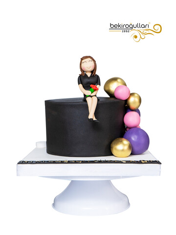 Yetişkin Kadın Model Konsept Doğum Günü Pastası