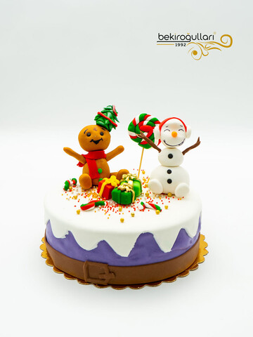 Yılbaşı Süslemeli Pasta