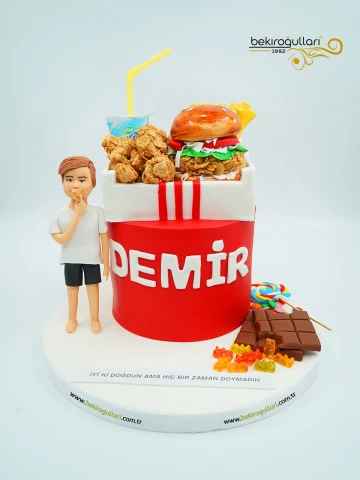 Atıştırmalık Ve Erkek Çocuk Figür Butik Pasta