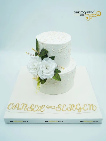 Beyaz Çiçek Ve İnci Detay Pasta